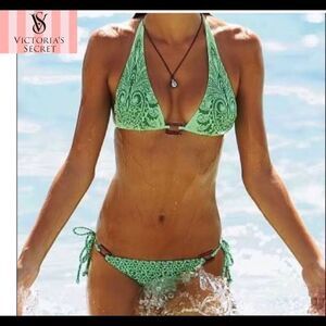 Victoria’s Secret green print bikini Sz S